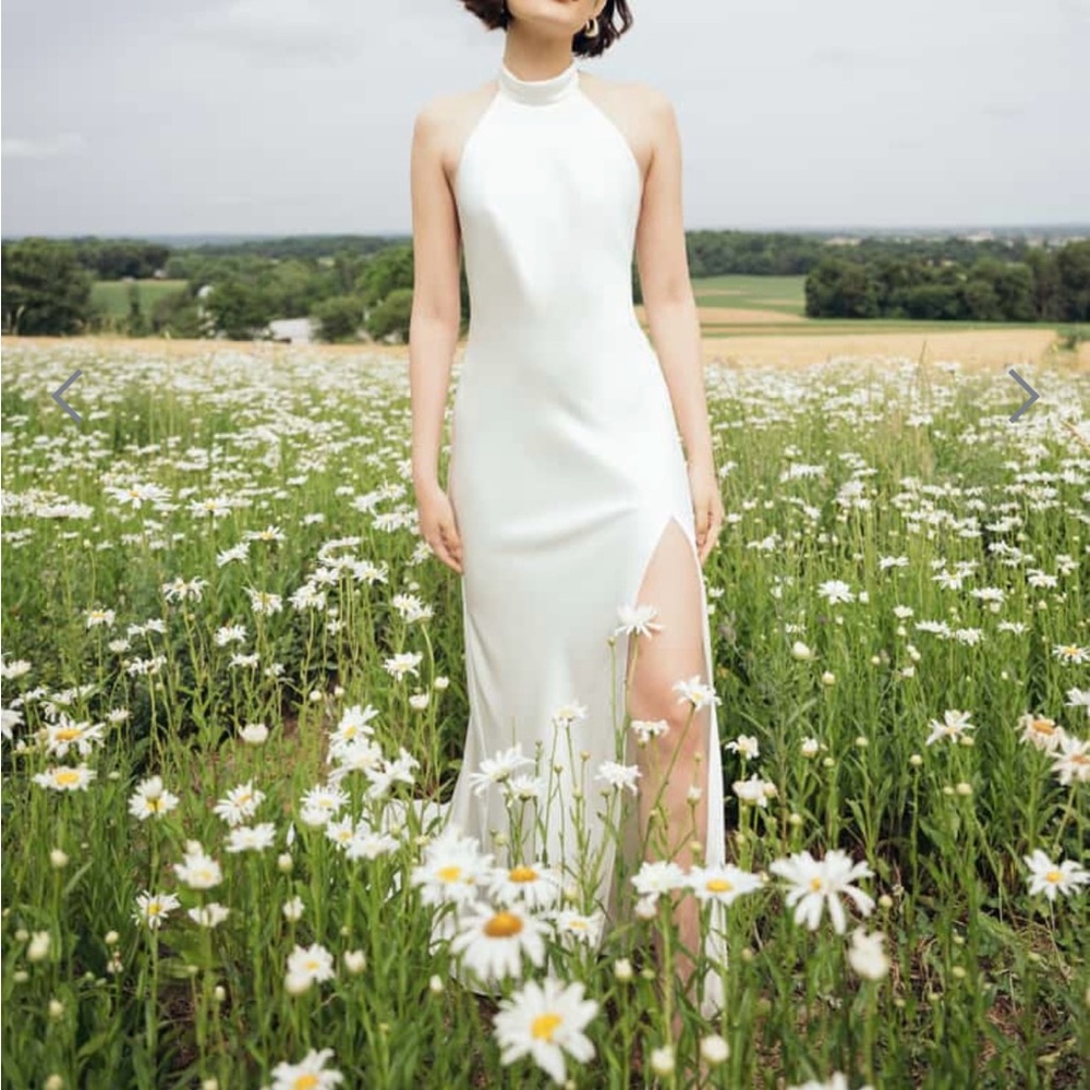 Minimalist White Backless Bridal Gown - Elegant Button-Back Train